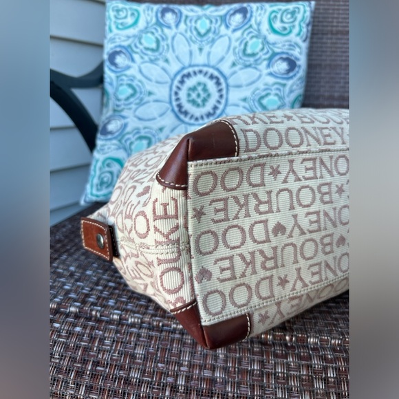 Dooney and Bourke Jacquard Boston bag EUC - Picture 8 of 14